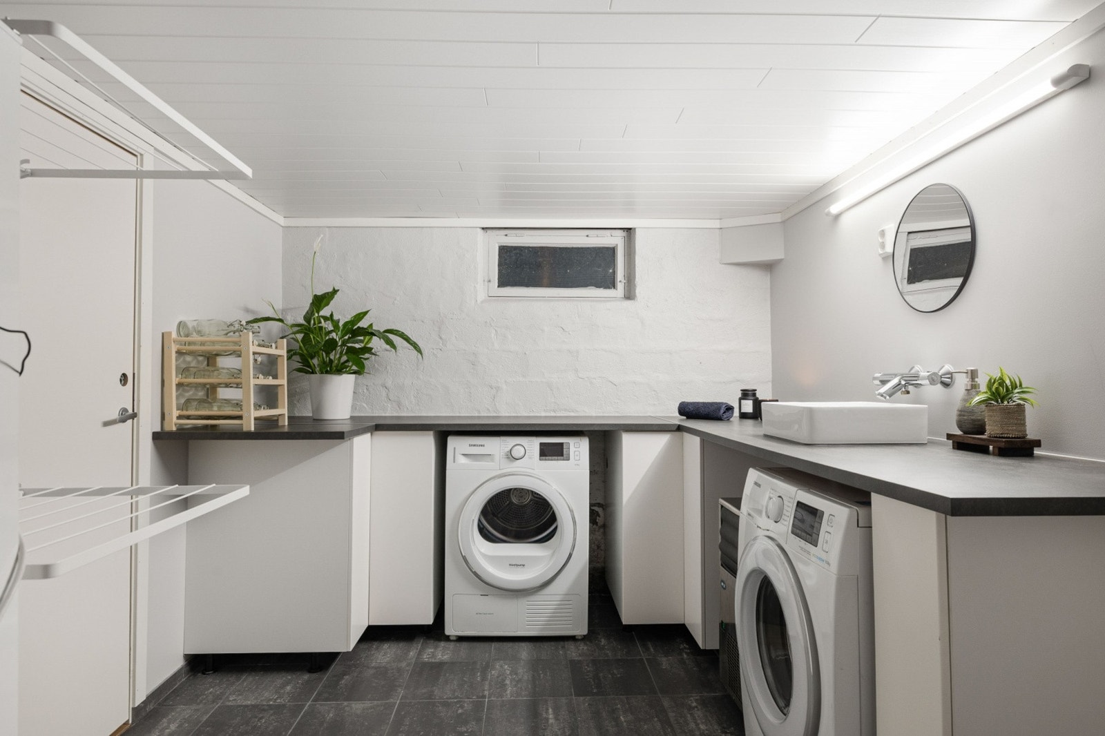 Vaskerommet byr på romslig størrelse og er pent flislagt på gulv. Galleribilde