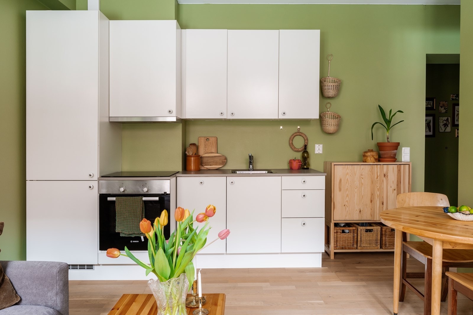 Leiligheten ble pusset opp i 2016 med nytt bad, nytt kjøkken og oppussing av overflater. Galleribilde