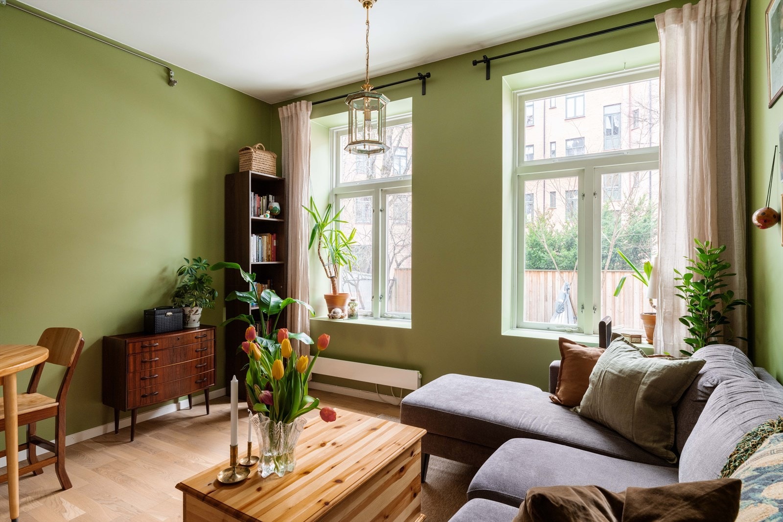 Leiligheten vender i sin helhet inn mot bakgården. Galleribilde