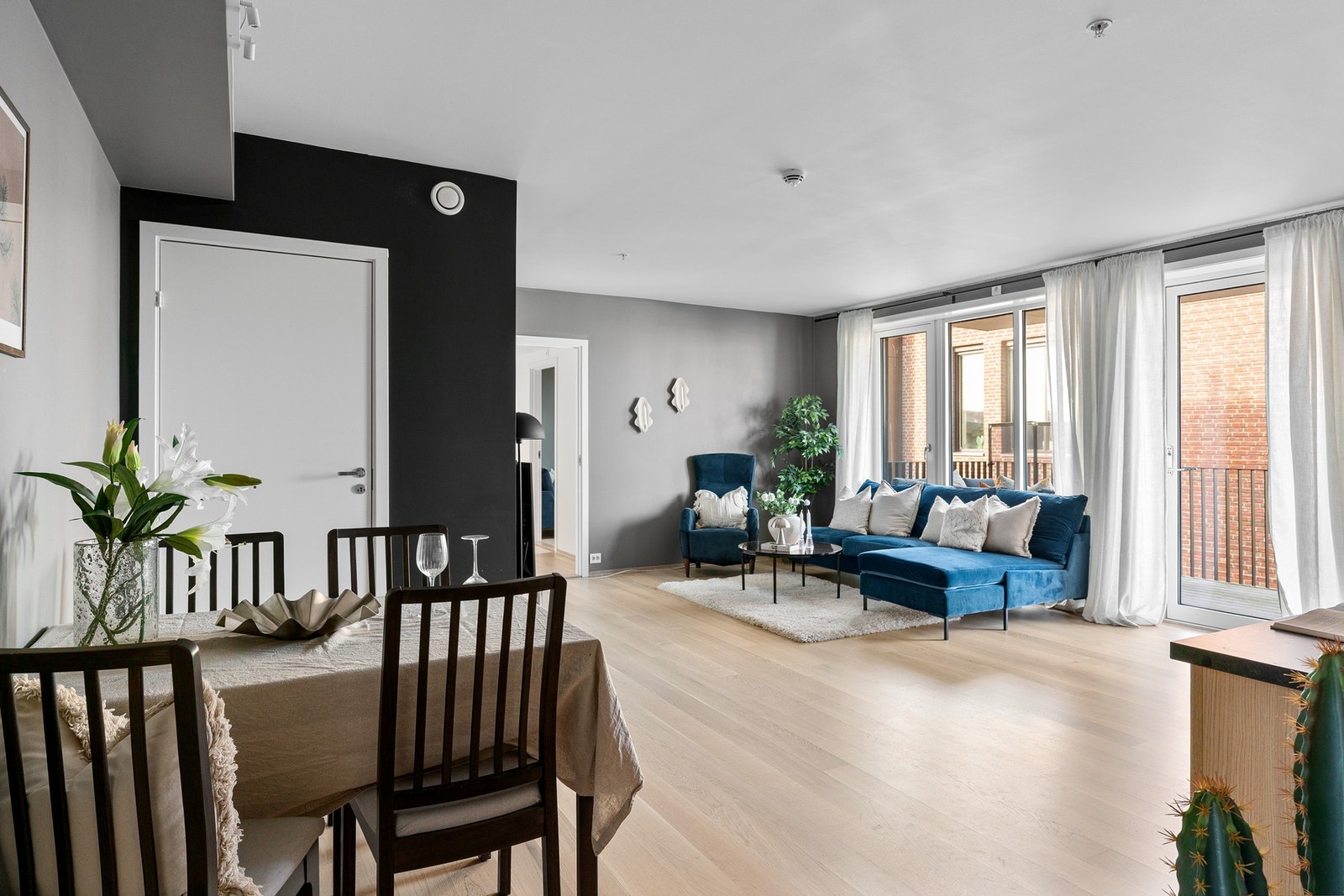 Spiseplass i tilknytning til kjøkkenet. Galleribilde