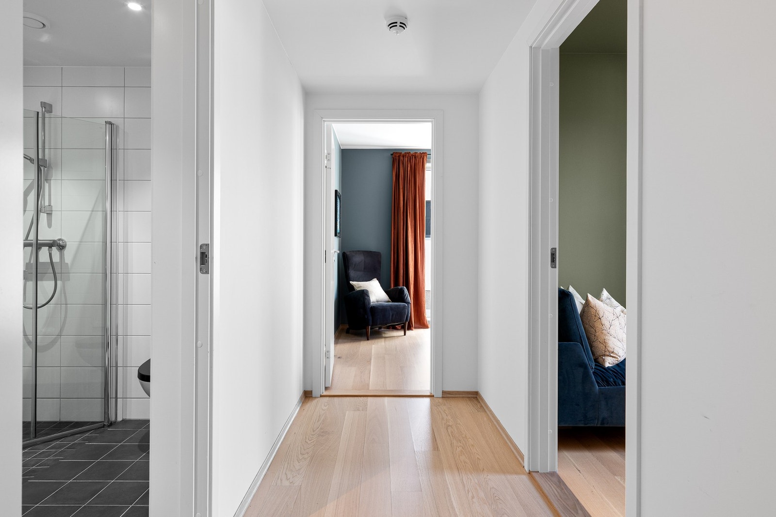 Gang mellom stue og soveromsfløy Galleribilde