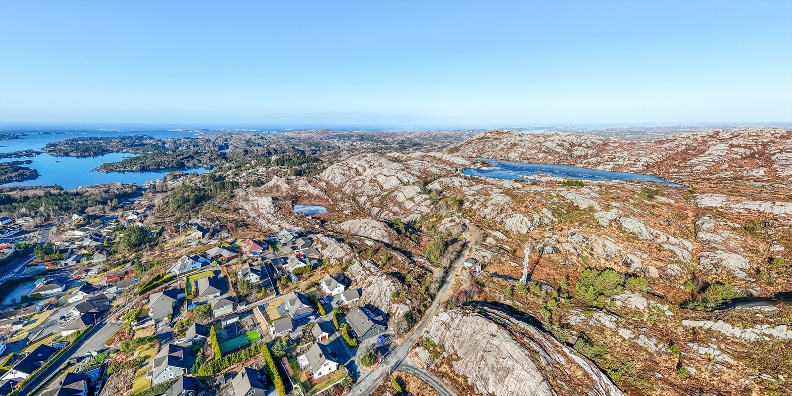 - Fra eiendommen har du gangavstand/kort kjøreavstand til flere skoler, barnehager og dagligvarebutikker - Galleribilde