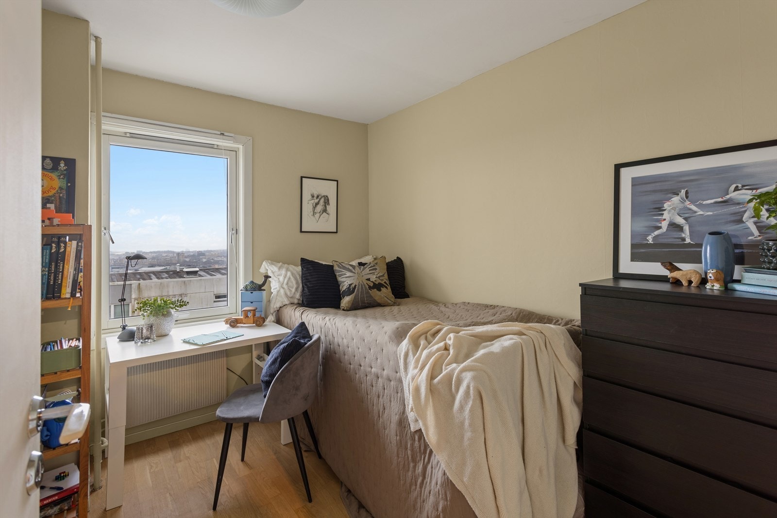 Soverom nr. 2 er i dag innredet som barnerom Galleribilde