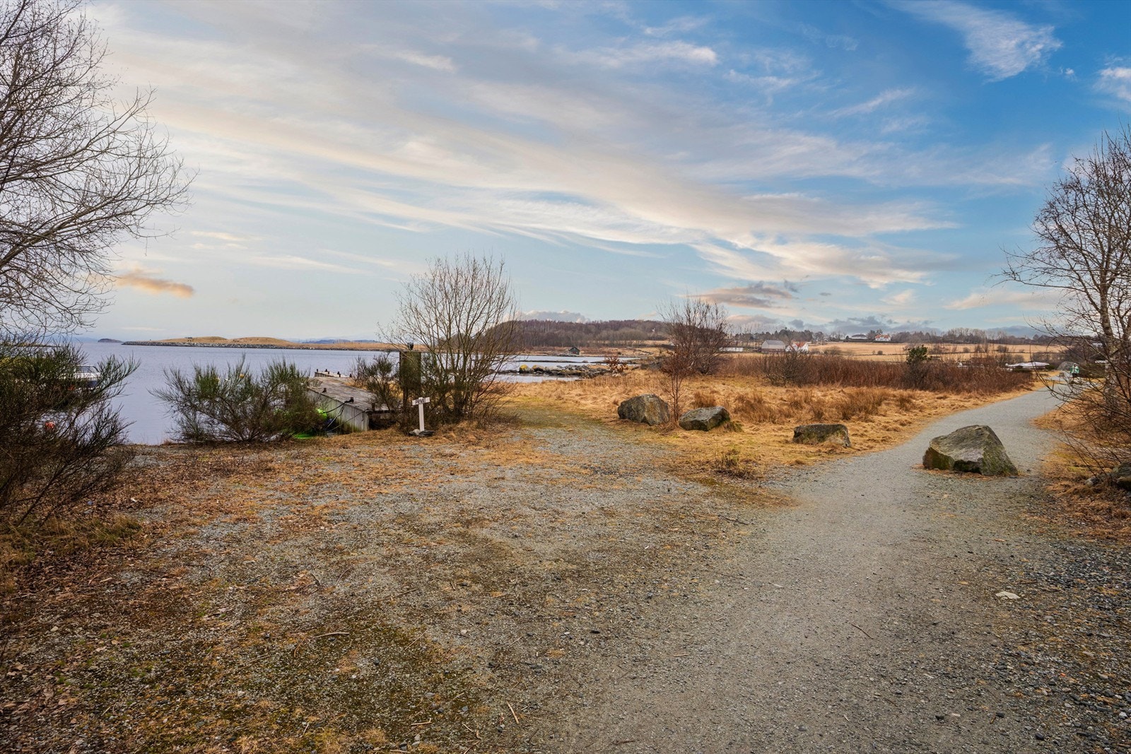 fine turområder og badeplasser i gangavstand fra leiligheten. Galleribilde