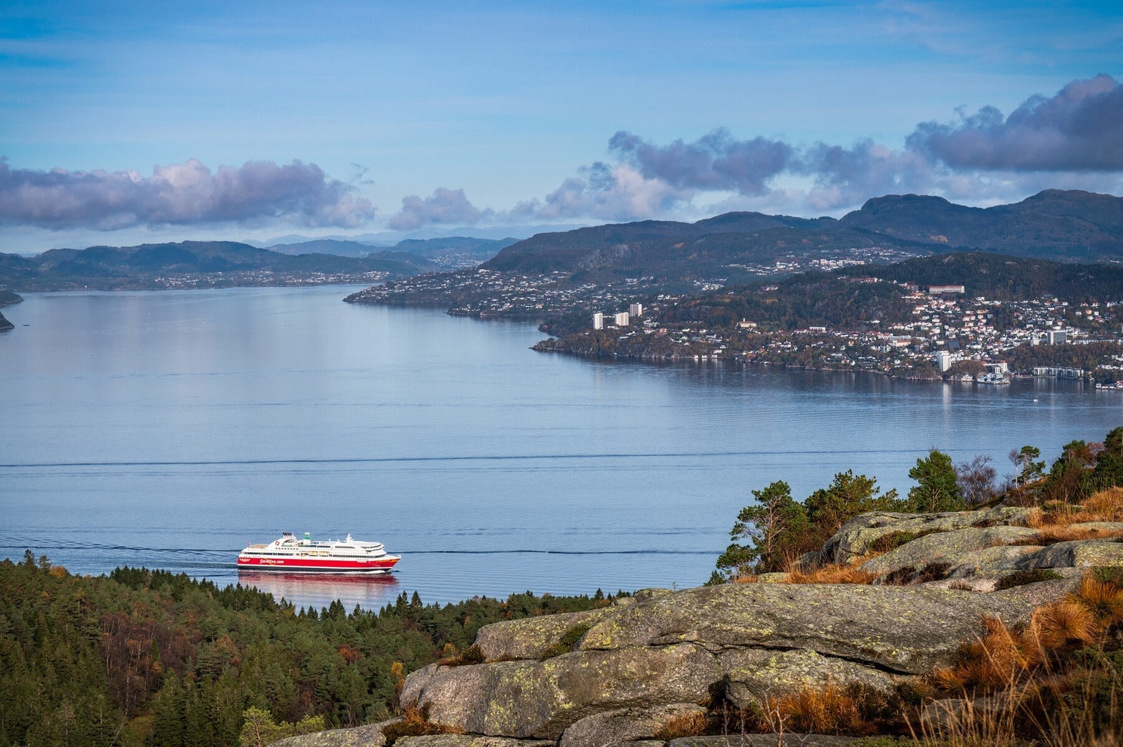 Utsikt mot Byfjorden fra Damsgårdsfjellet. Galleribilde