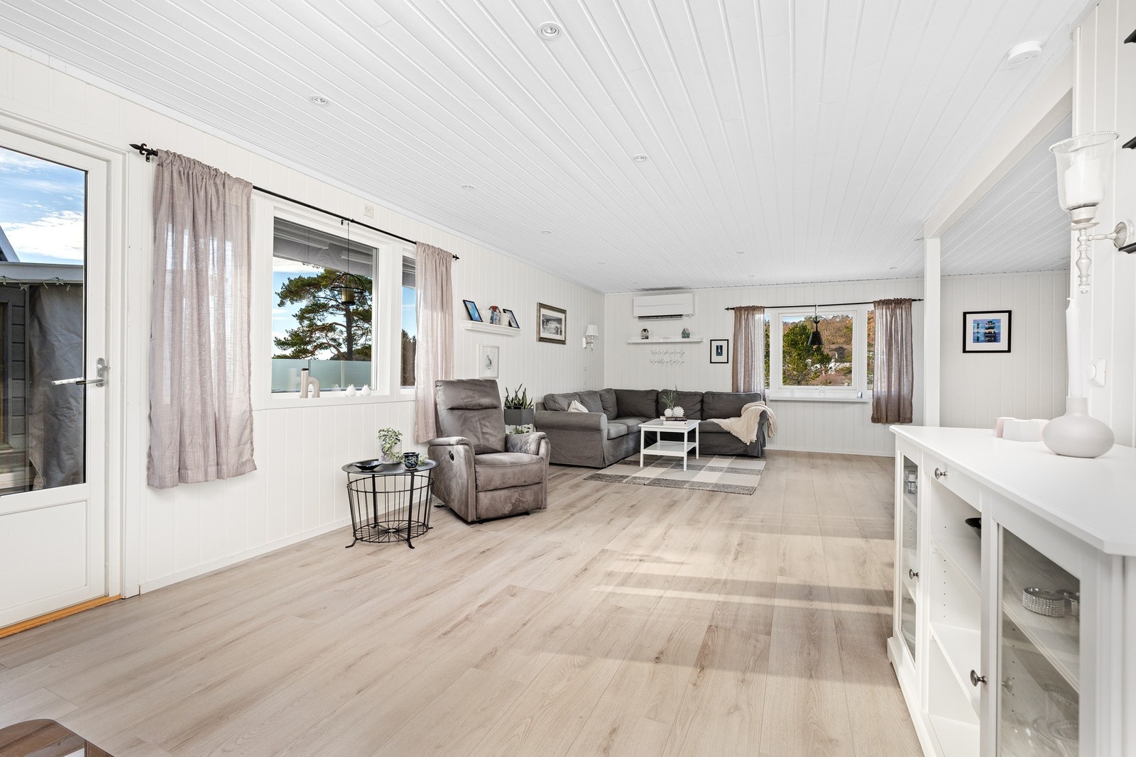 Her får du store vindusflater som gir rikelig med dagslys. Galleribilde