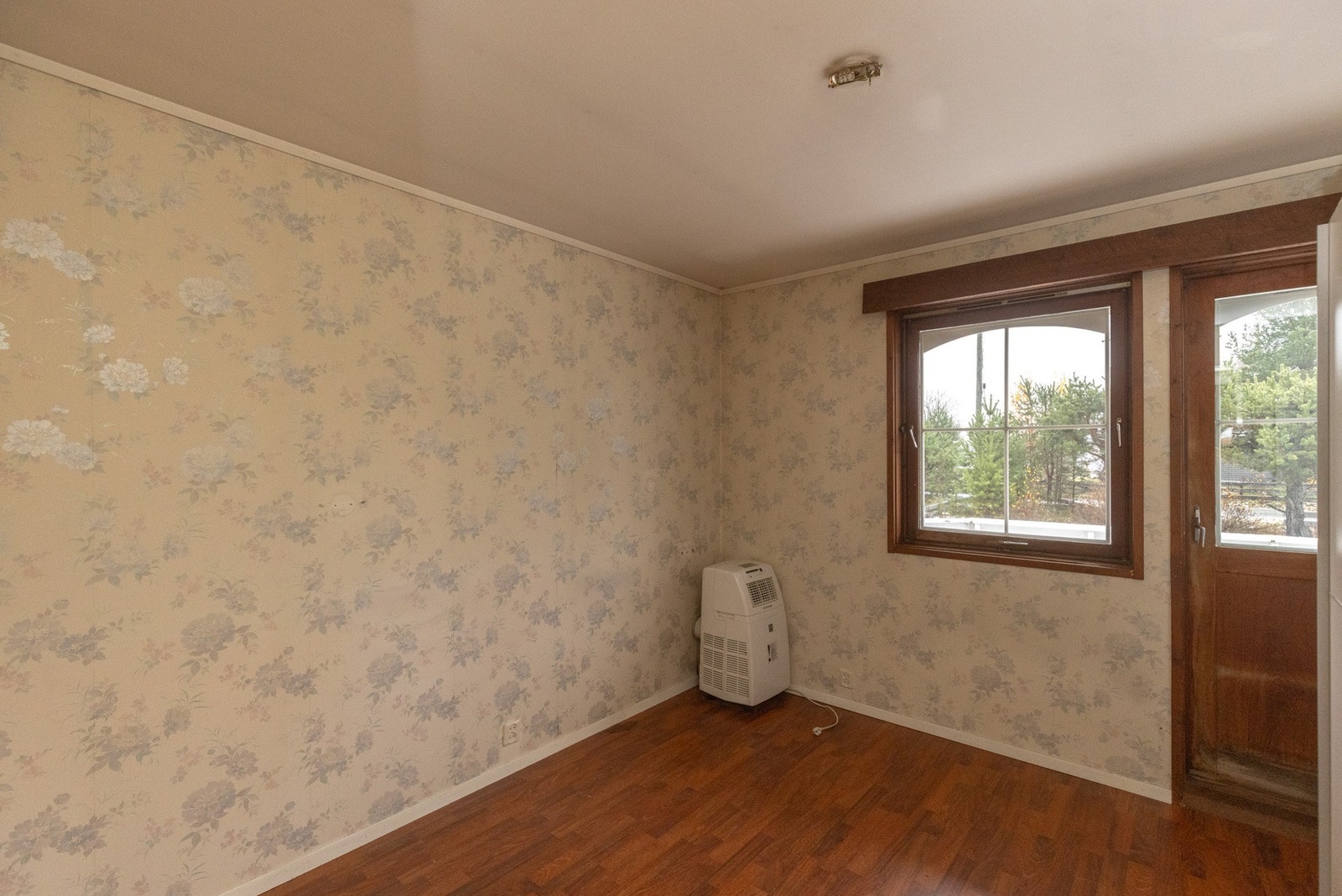 Hovedsoverommet har god plass og egen utgang til veranda. Galleribilde