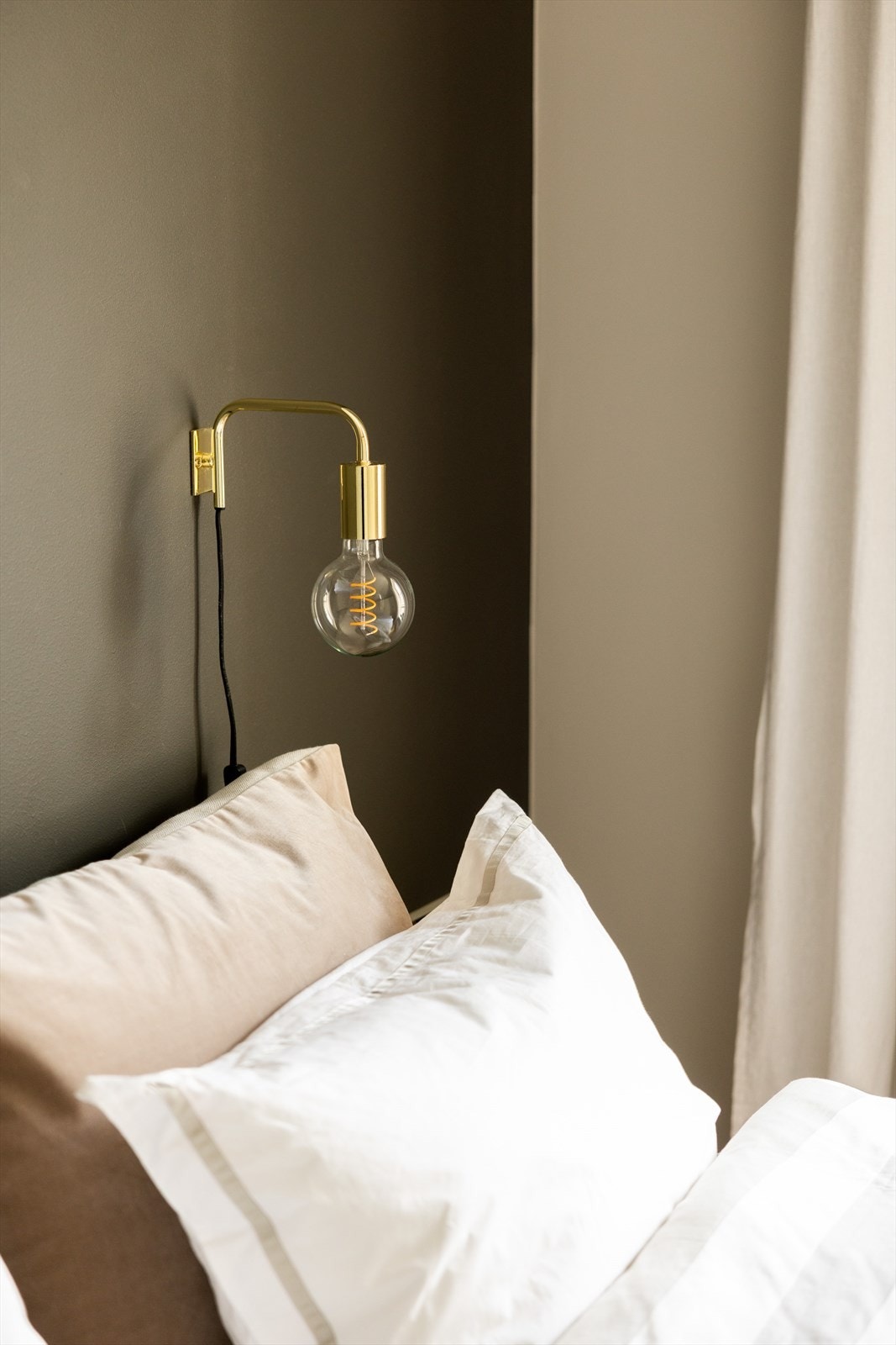 Den duse fargetonen gir rommet en lun følelse. Galleribilde