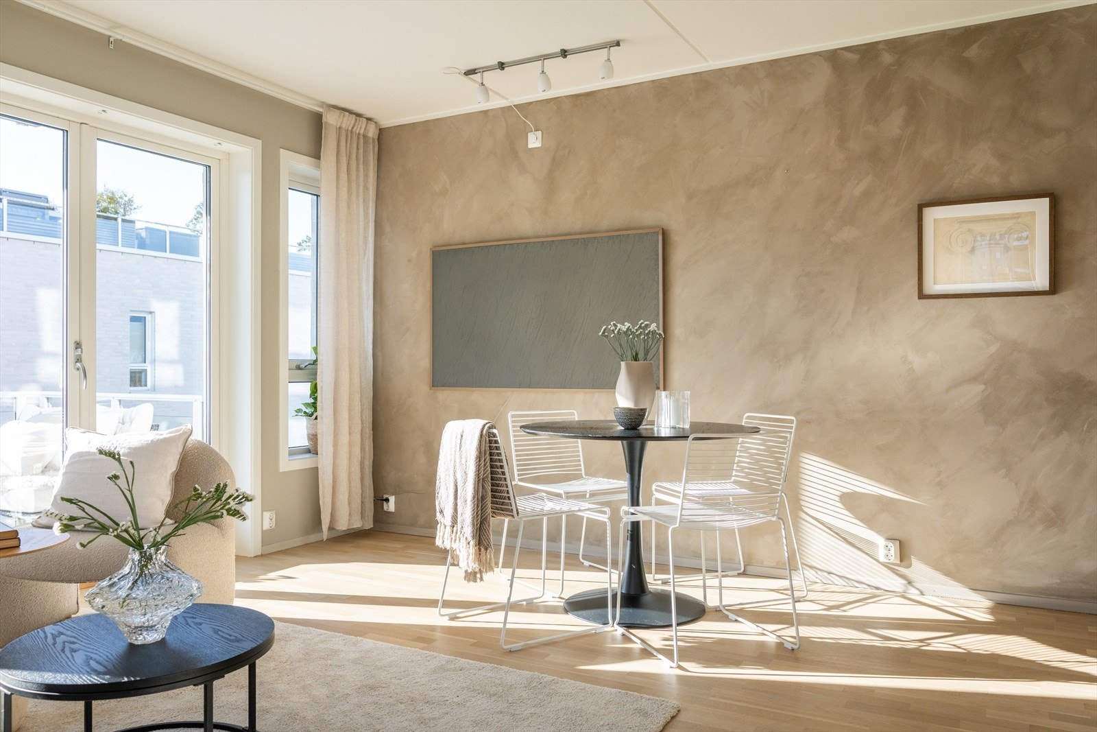 God plass til å invitere gjester på middagsbesøk og ha koselige stunder rundt middagsbordet. Galleribilde