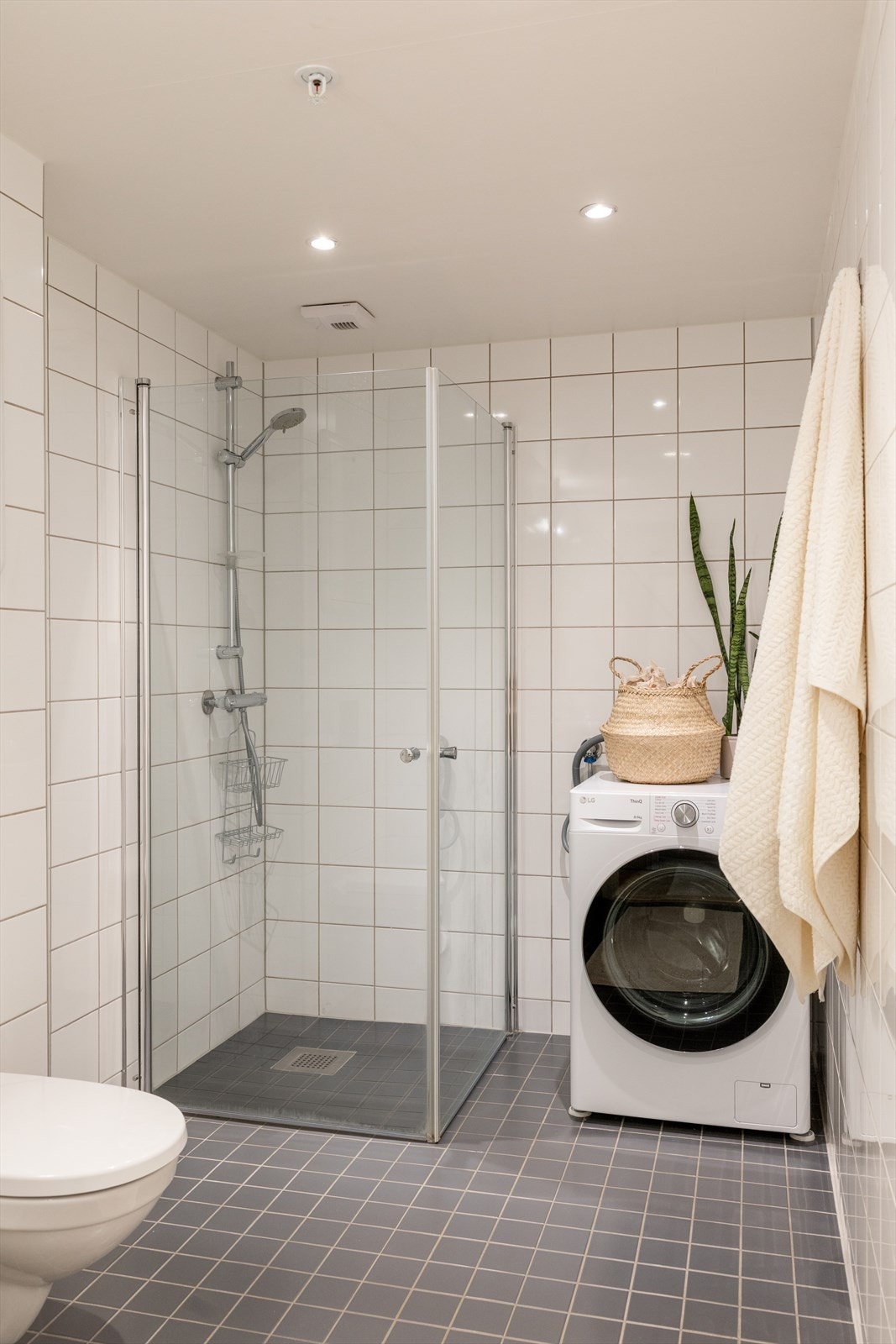 Videre er det opplegg for vaskemaskin. Galleribilde