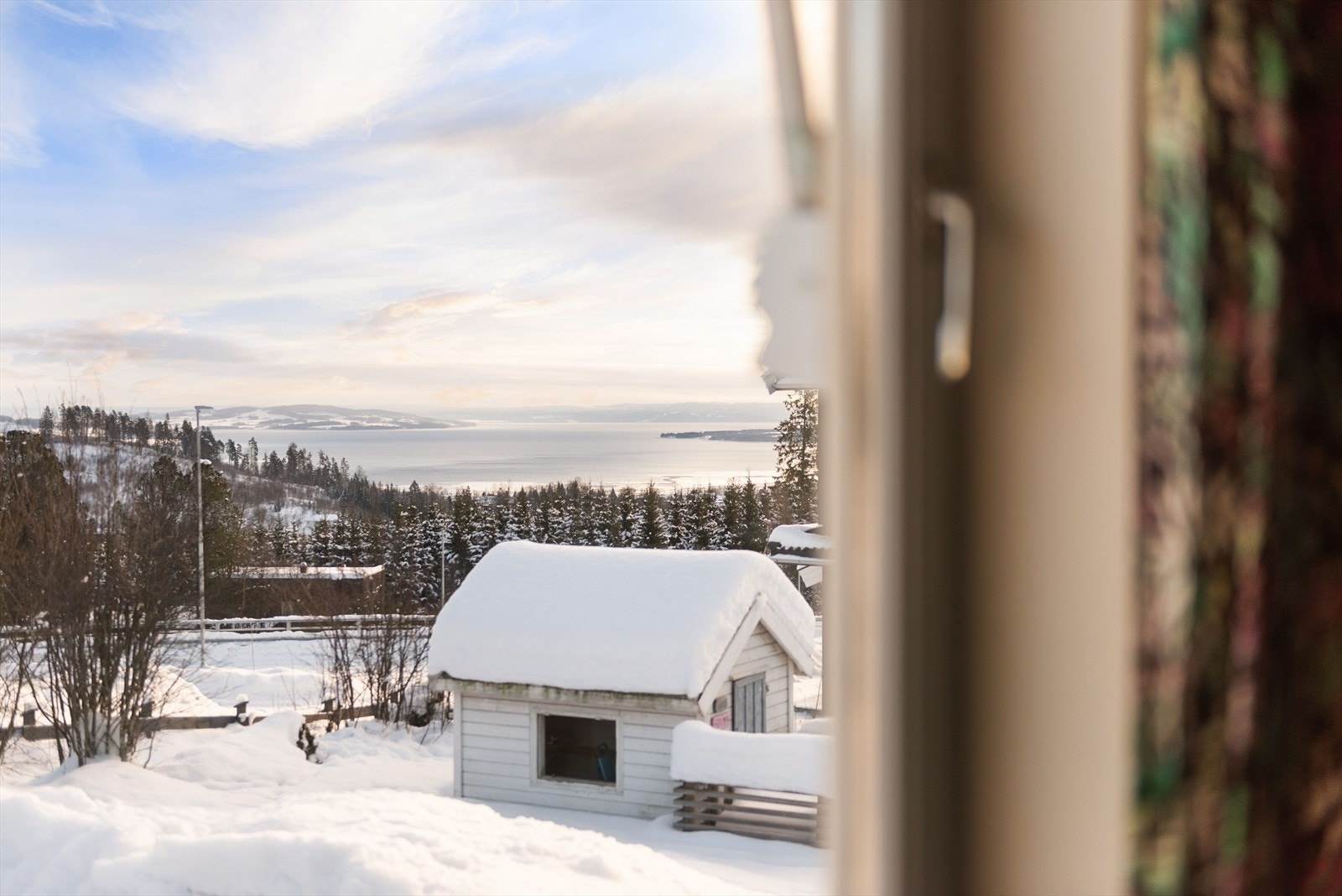 Flott utsikt mot Mjøsa og Hovdetoppen. Galleribilde