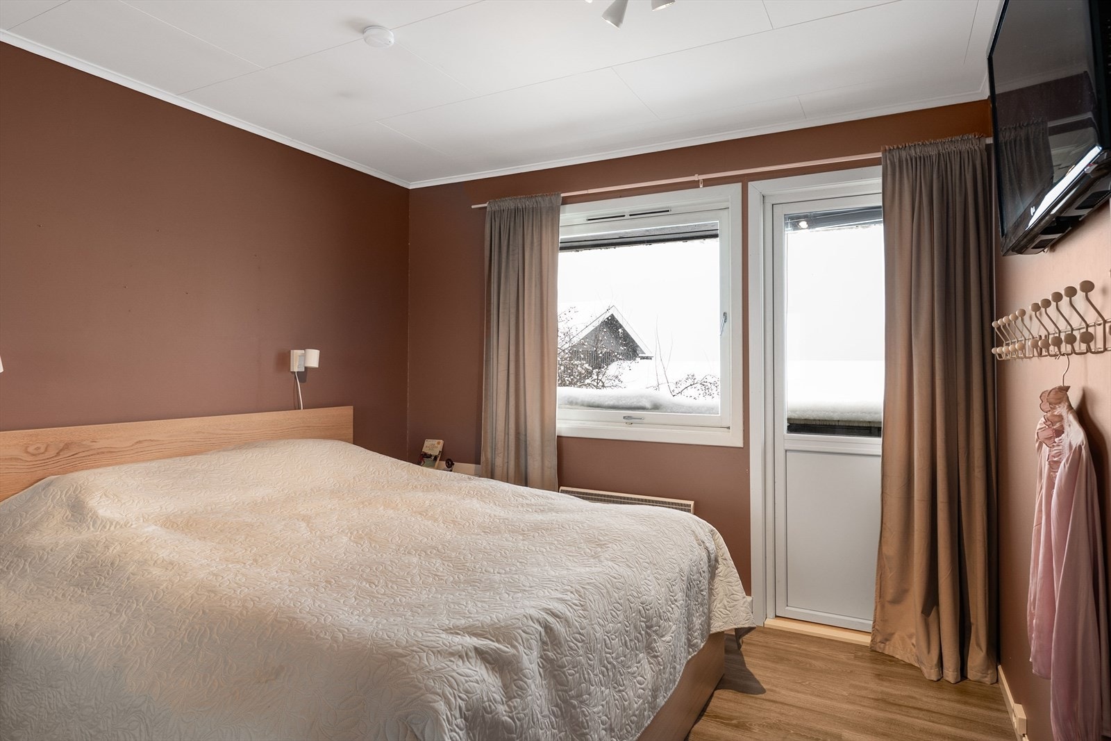 Hovedsoverom med utgang til balkong. Galleribilde