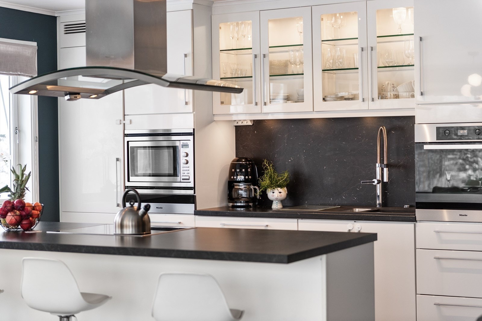 Miele integrert stekeovn og micro. Galleribilde