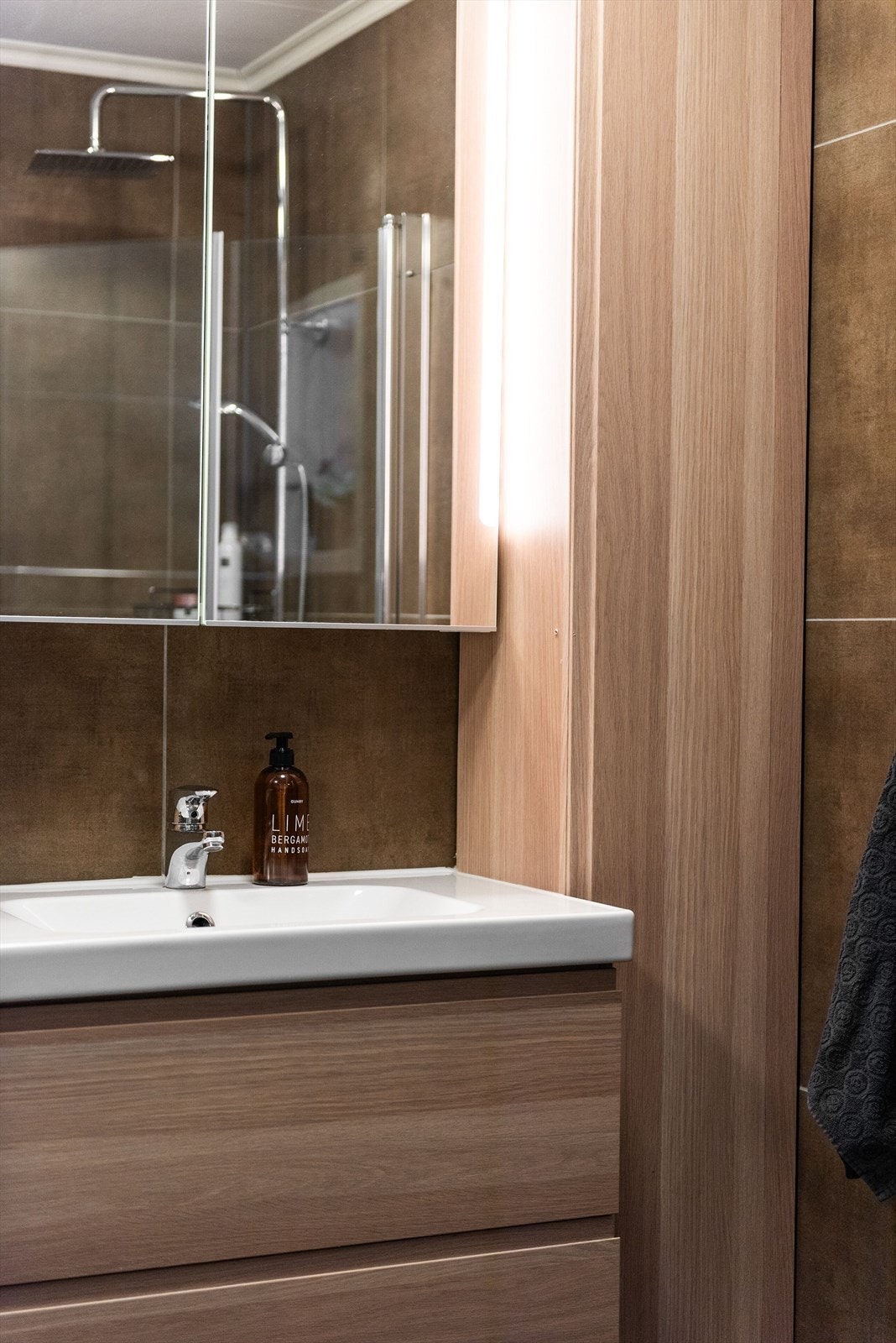 Godt med oppbevaring i langskap og underskap/skuffer. Galleribilde