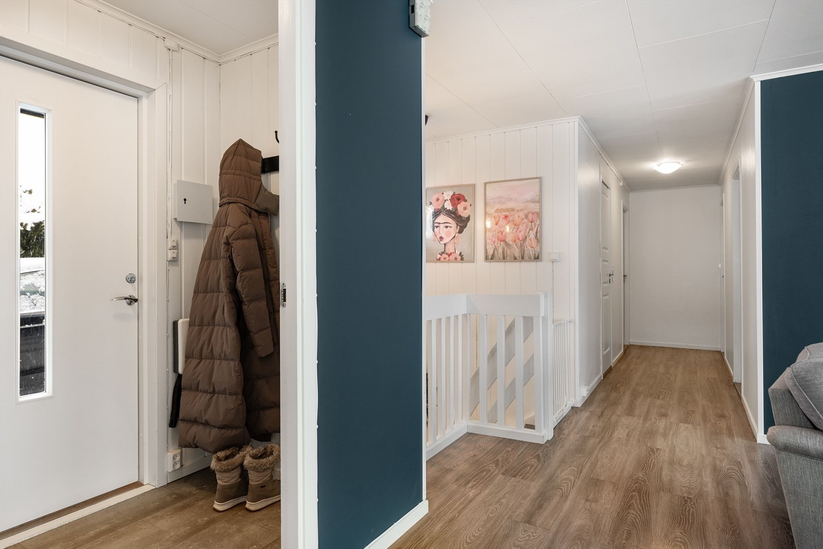 Entré med avhengingsmuligheter og mellomgang. Galleribilde