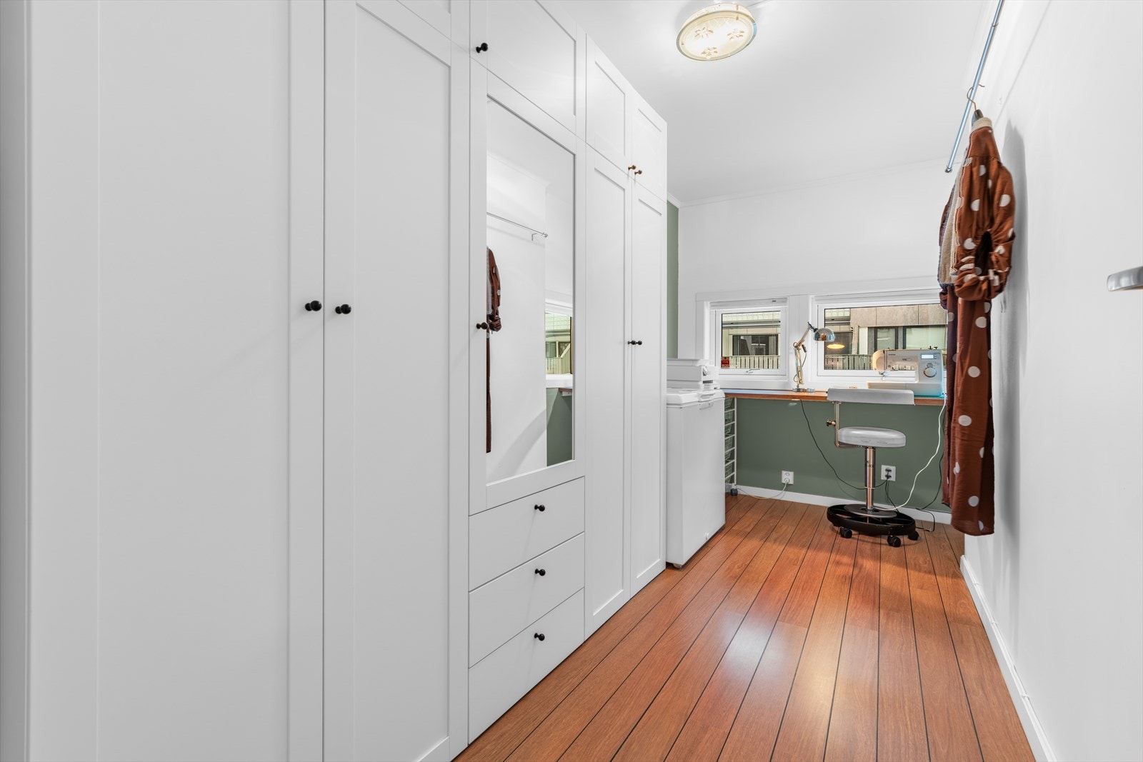 Boligens fjerde soverom er i dag innredet som et hobbyrom. Galleribilde