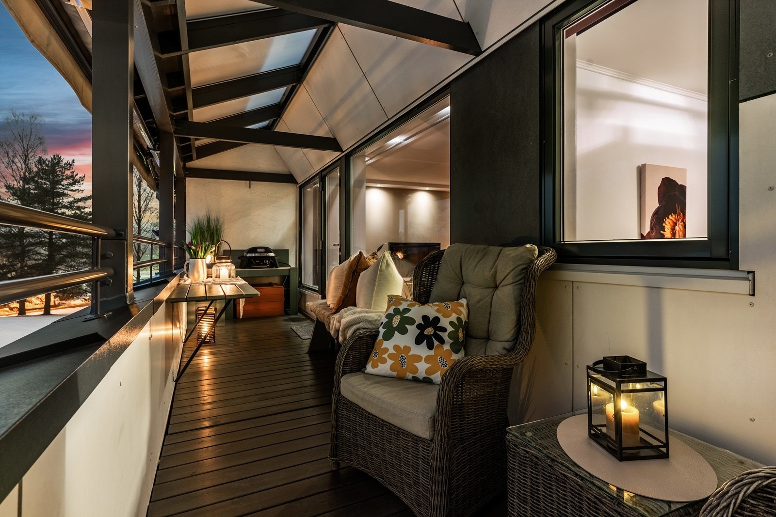 Balkongen er en naturlig forlengelse av leiligheten på sommerhalvåret. Galleribilde