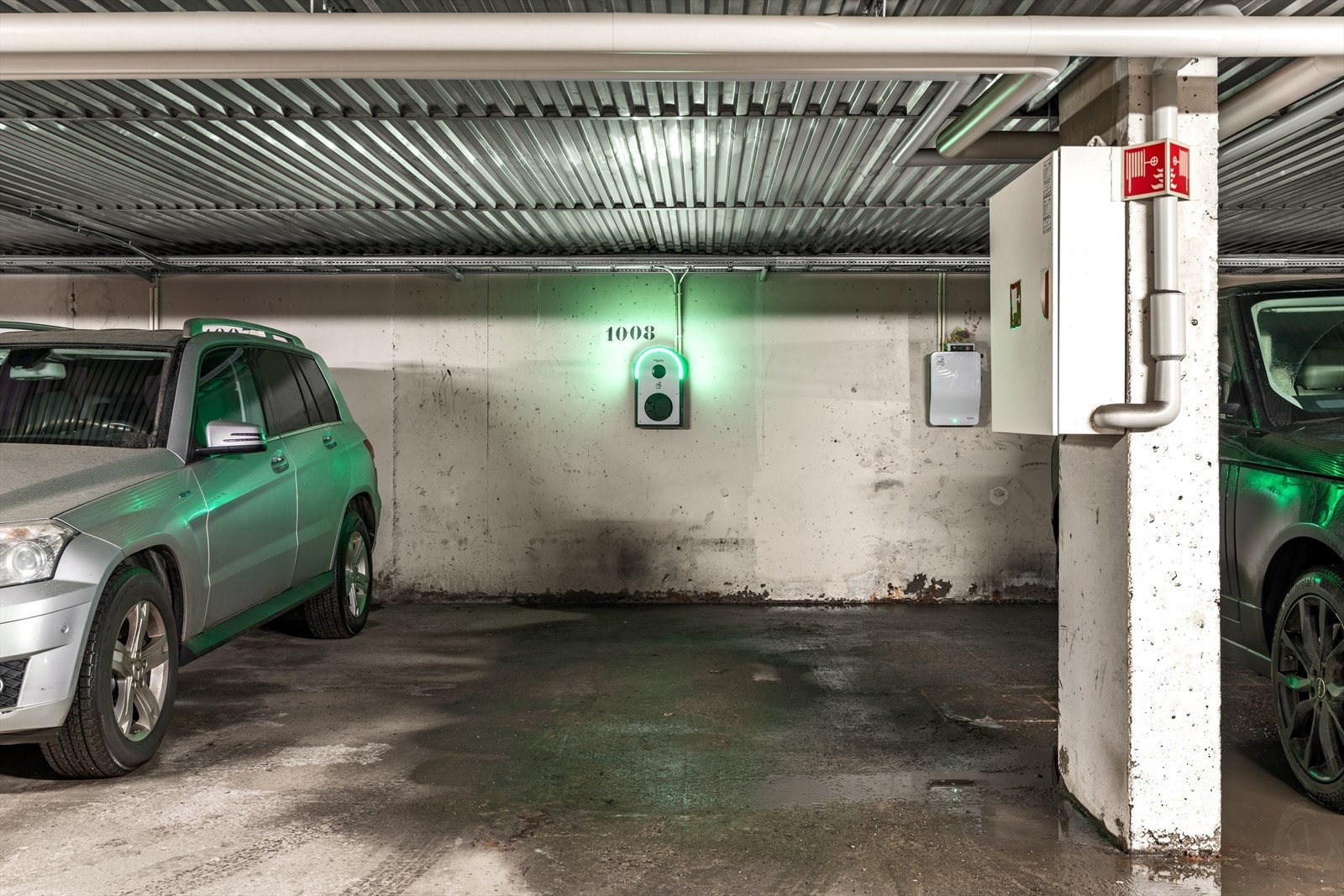 Med leiligheten følger det en fast biloppstillingsplass i felles garasjeanlegg med elbillader. Galleribilde