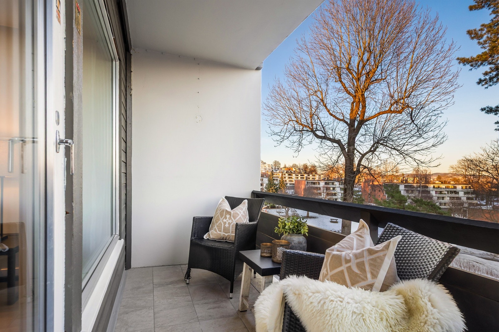 Terrasse med utgang fra stue II Galleribilde