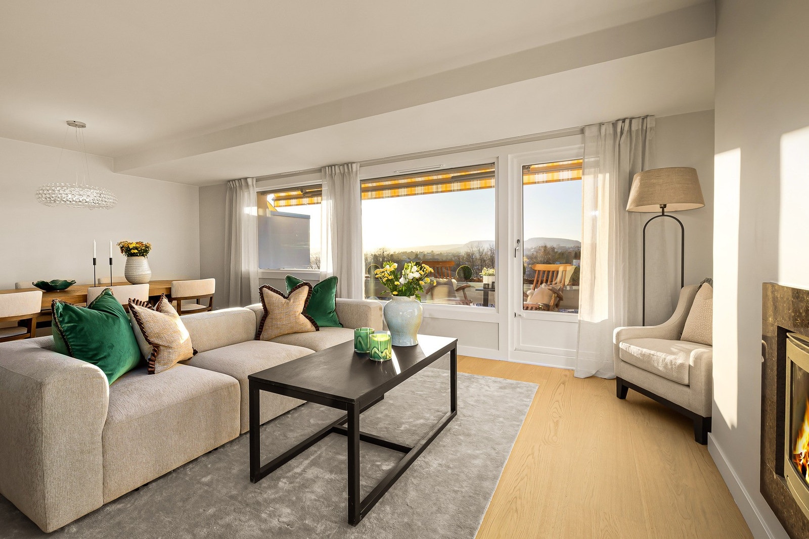 Saga hardwood på gulv. Varmematte i alle gulv, varmekabler i gang og på bad Galleribilde