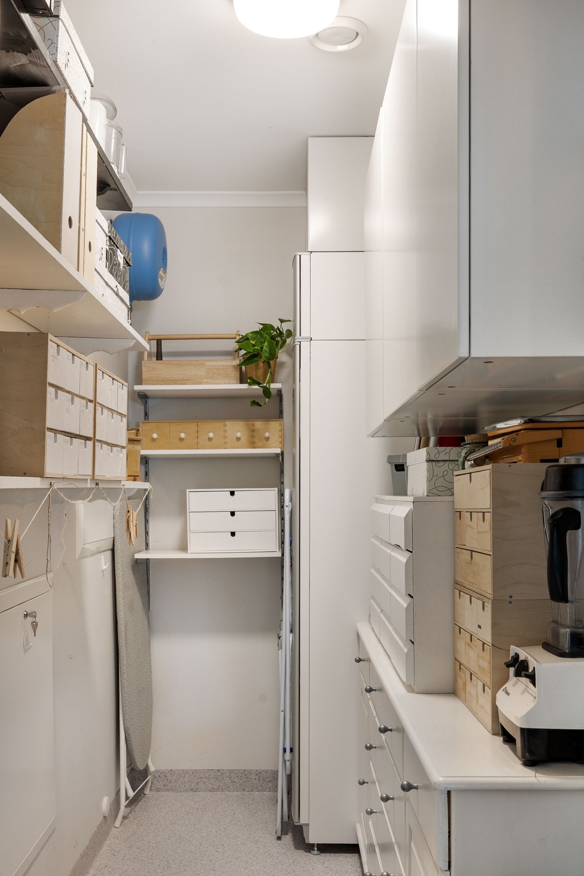 Bod/teknisk rom som gir plass for lagring. Galleribilde