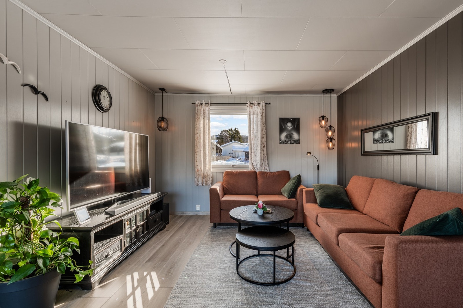 Stue/spisestue/gang ble pusset opp i 2020 Galleribilde