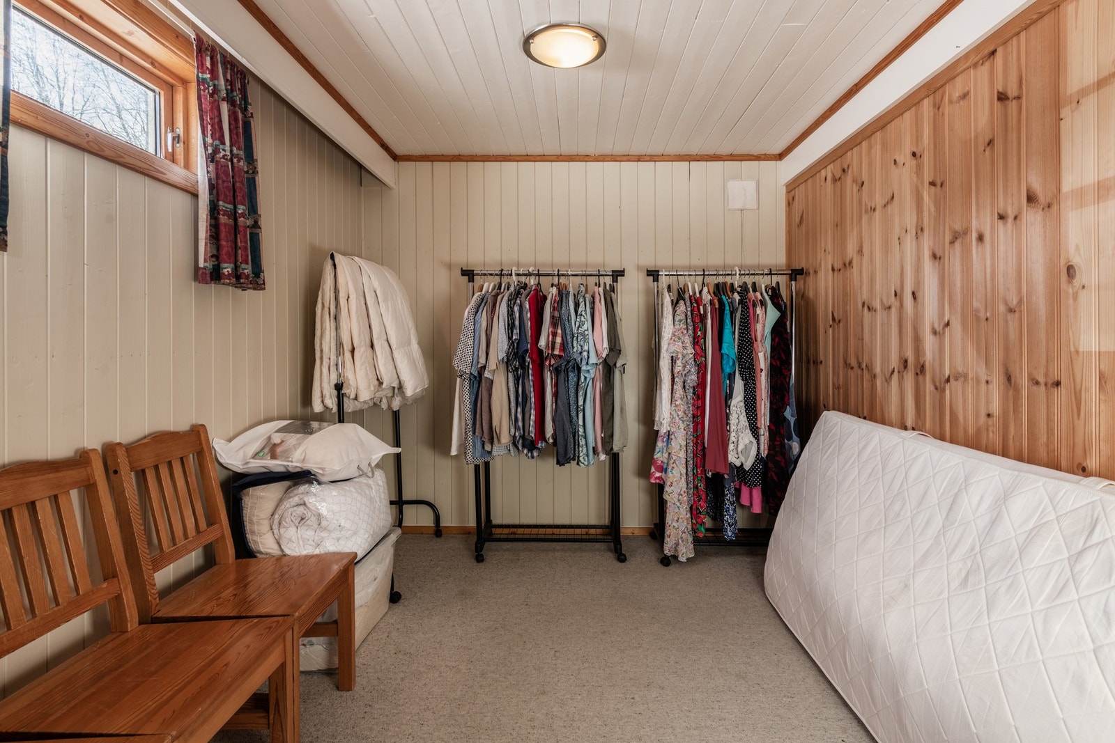 I kjelleretasjen er det flere boder/hobbyrom Galleribilde