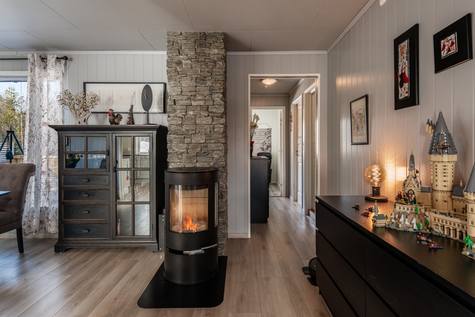 Peisovnen gir kos og god ekstravarme sammen med varmepumpa. Galleribilde