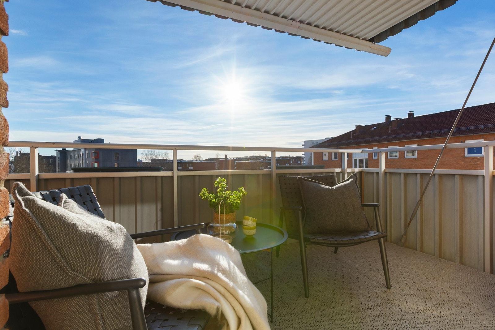 Dette er en lys og romslig 3-roms leilighet beliggende i et sentralt men rolig boligområde Galleribilde