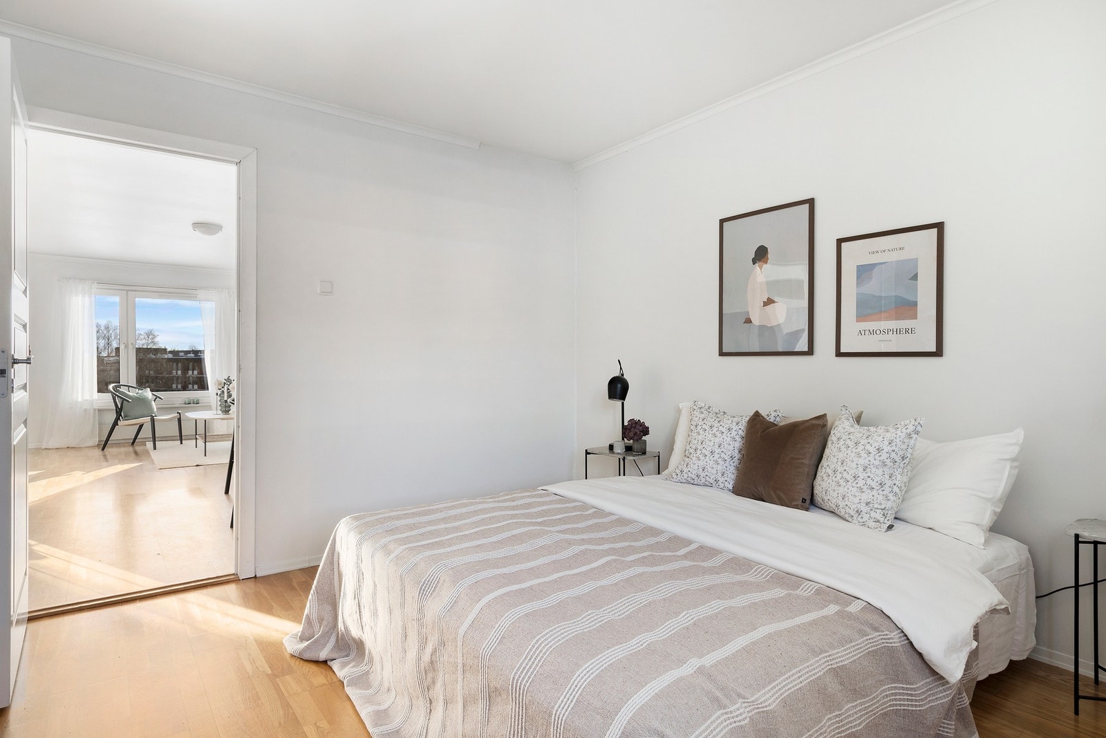 Videre kan en enkelt sette inn en garderobeløsning av eget ønske Galleribilde