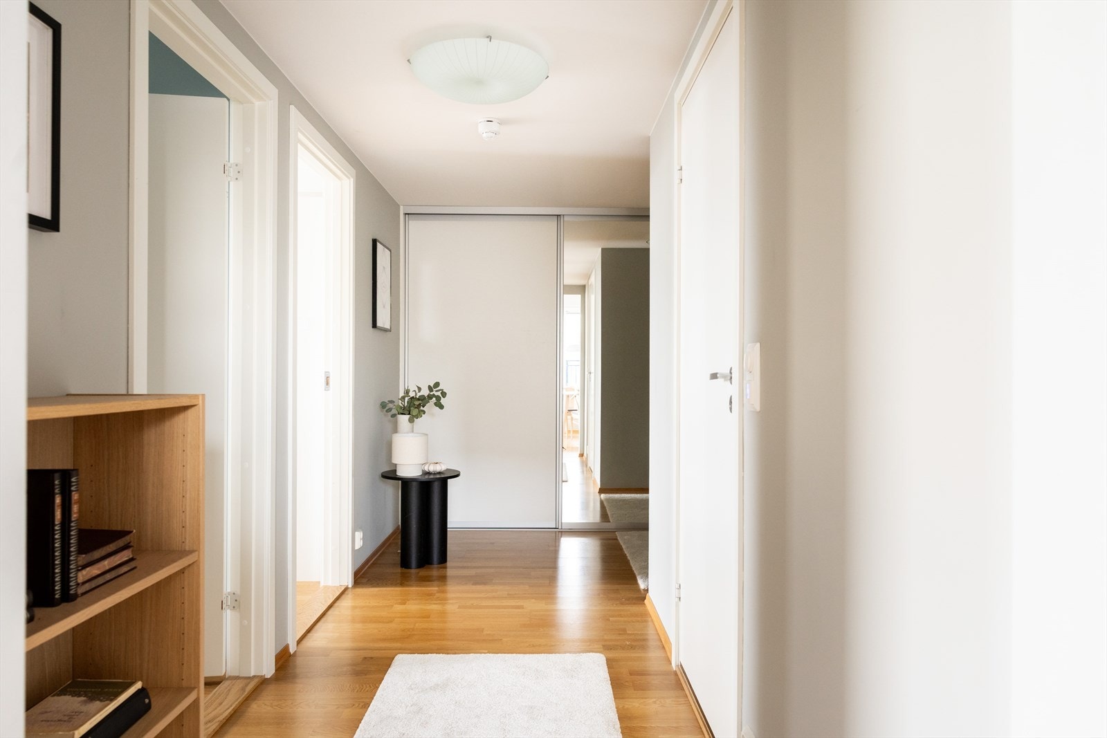 Leiligheten varmes opp av vannbåren radiatorvarme. Galleribilde