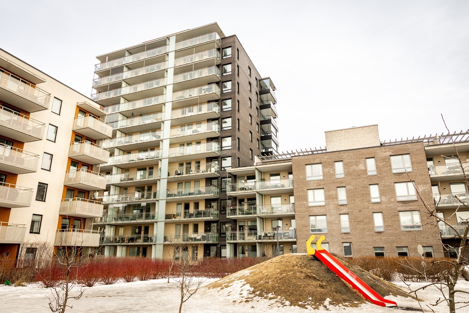 Sameiet er et kombinert sameie som består av 118 boligseksjoner og en næringsseksjon. Galleribilde