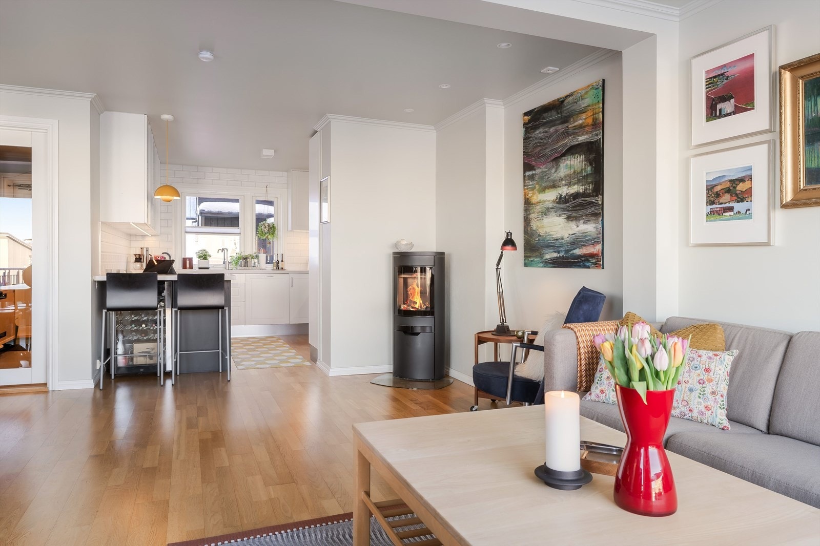 Rommets utforming er svært praktisk, og gjør det enkelt å møblere i ulike soner. Galleribilde