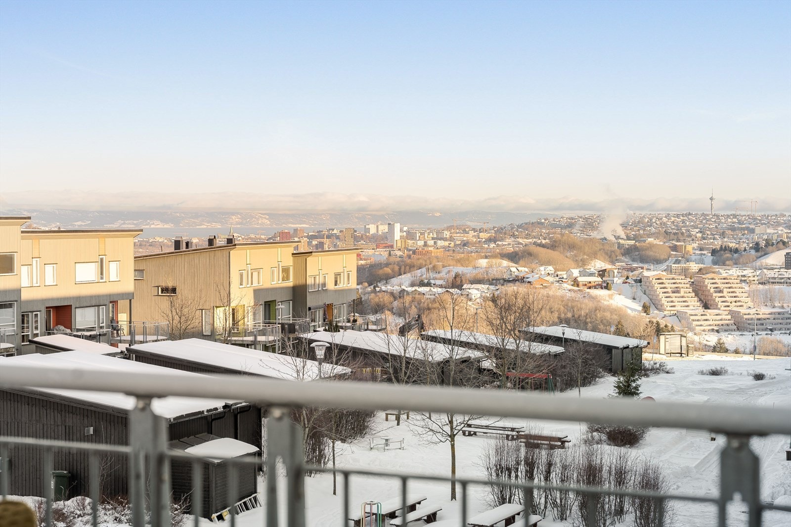 Nydelig utsikt også over området og mot Tyholttårnet. Galleribilde