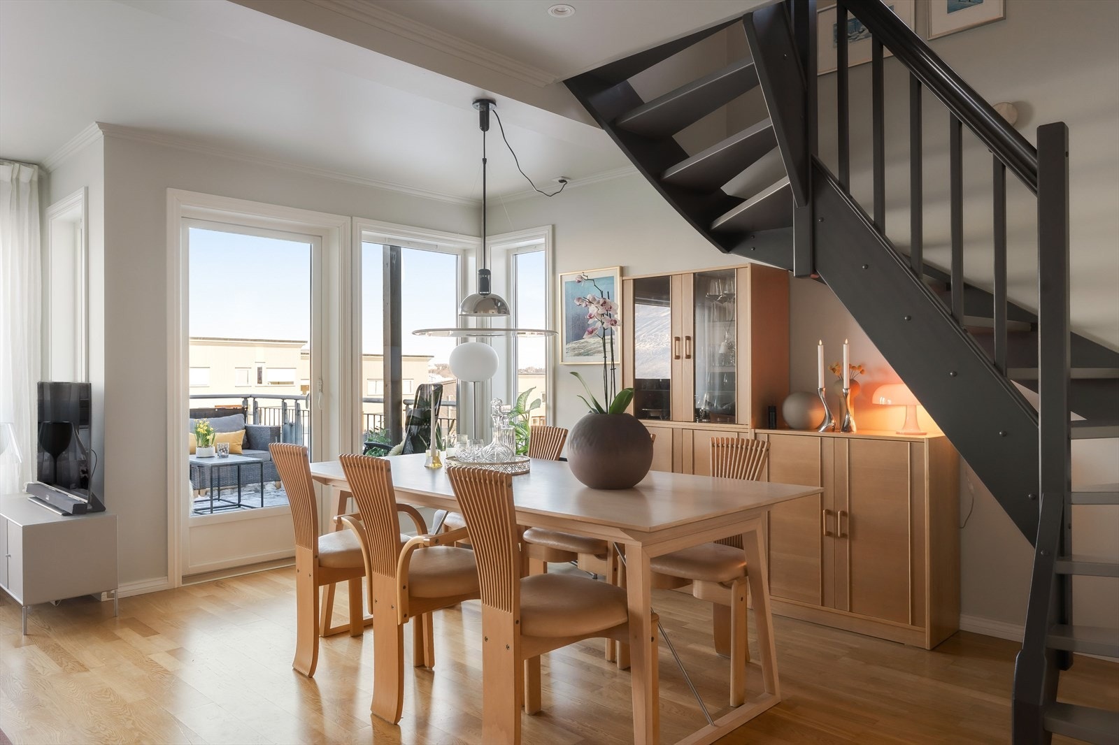 Rommets utforming er svært praktisk, og gjør det enkelt å møblere i ulike soner. Galleribilde