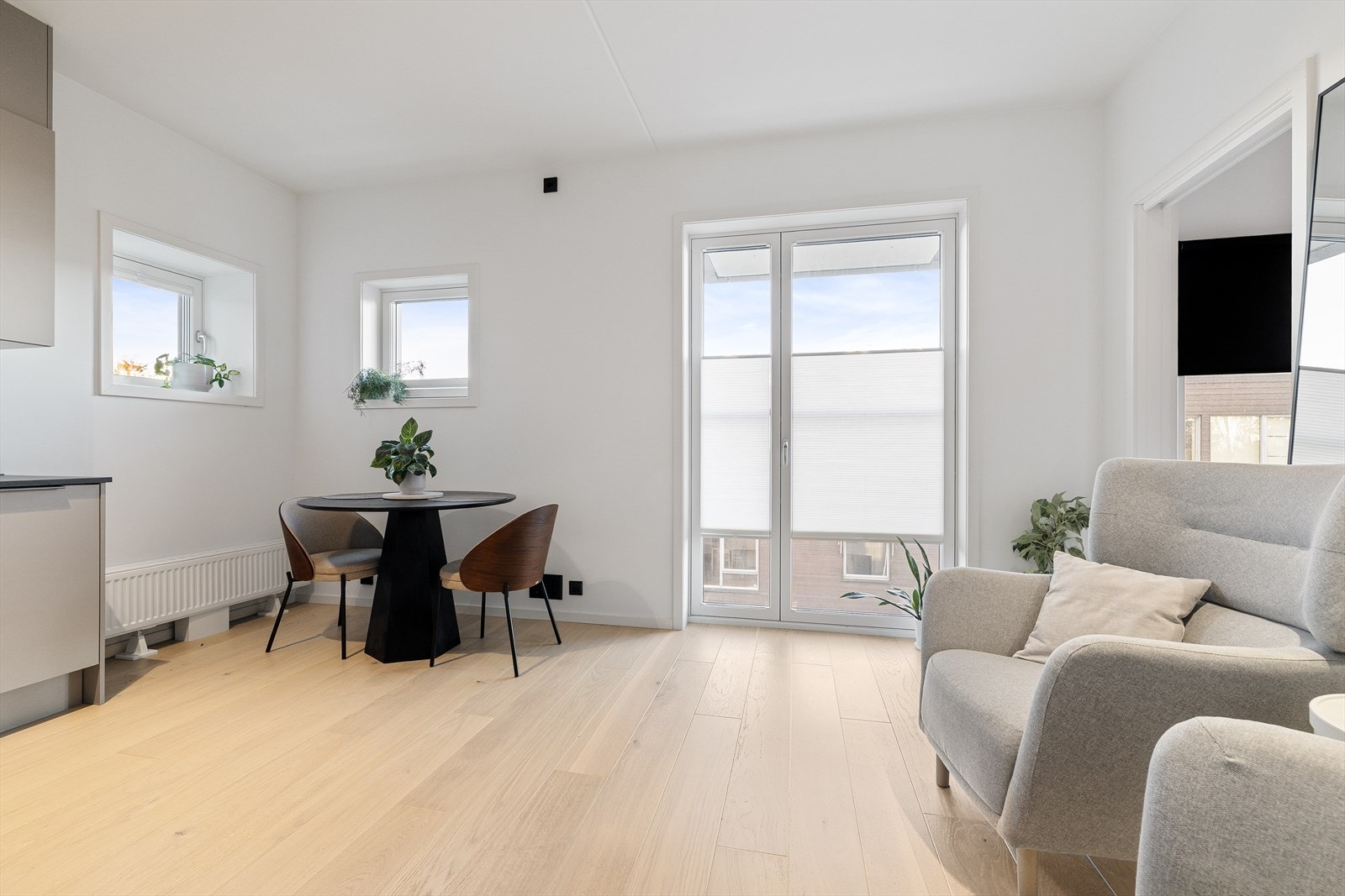 Leiligheten har en smart og arealeffektiv planløsning og fremstår gjennomført og funksjonell Galleribilde