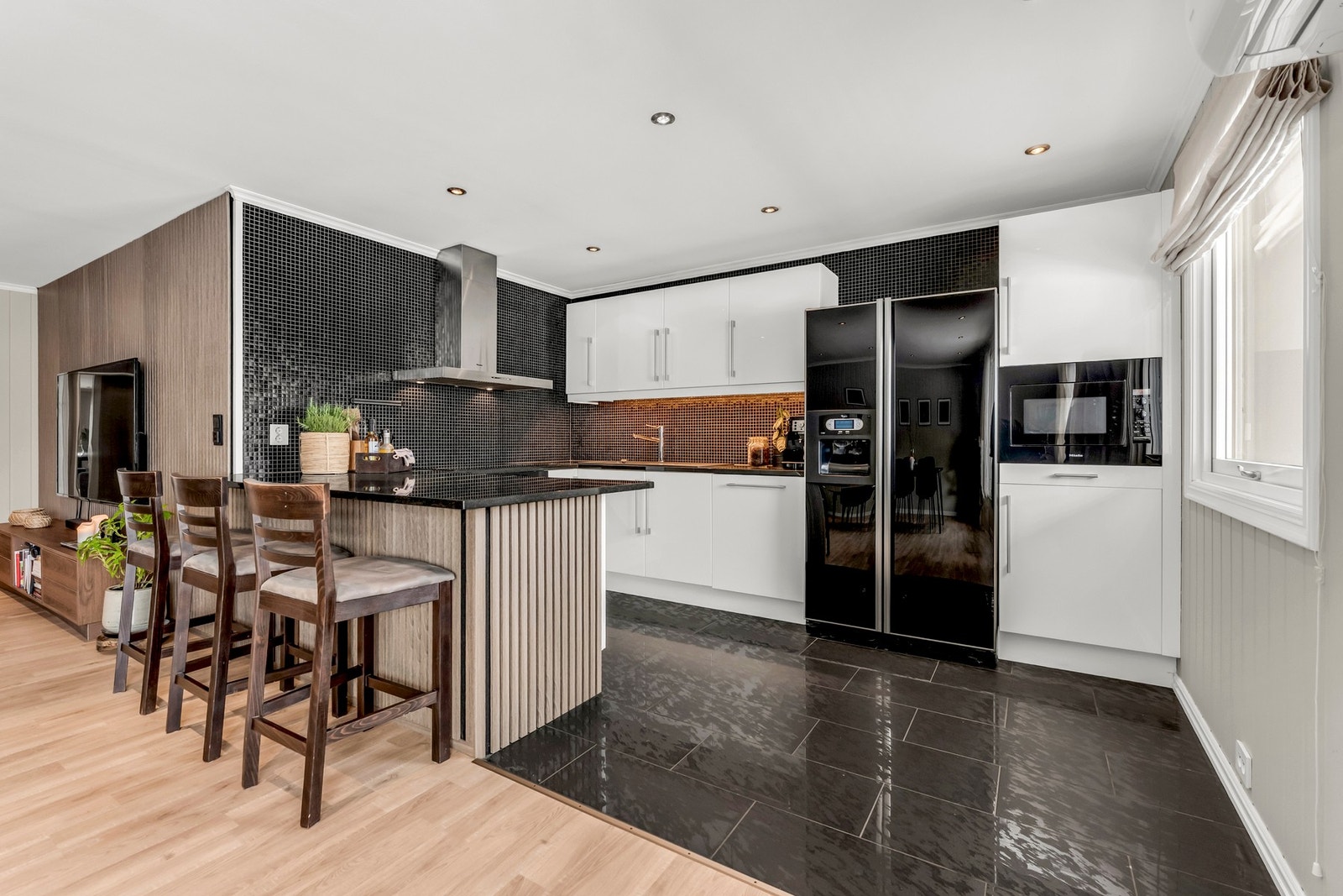 Pent, nyere kjøkken. Galleribilde