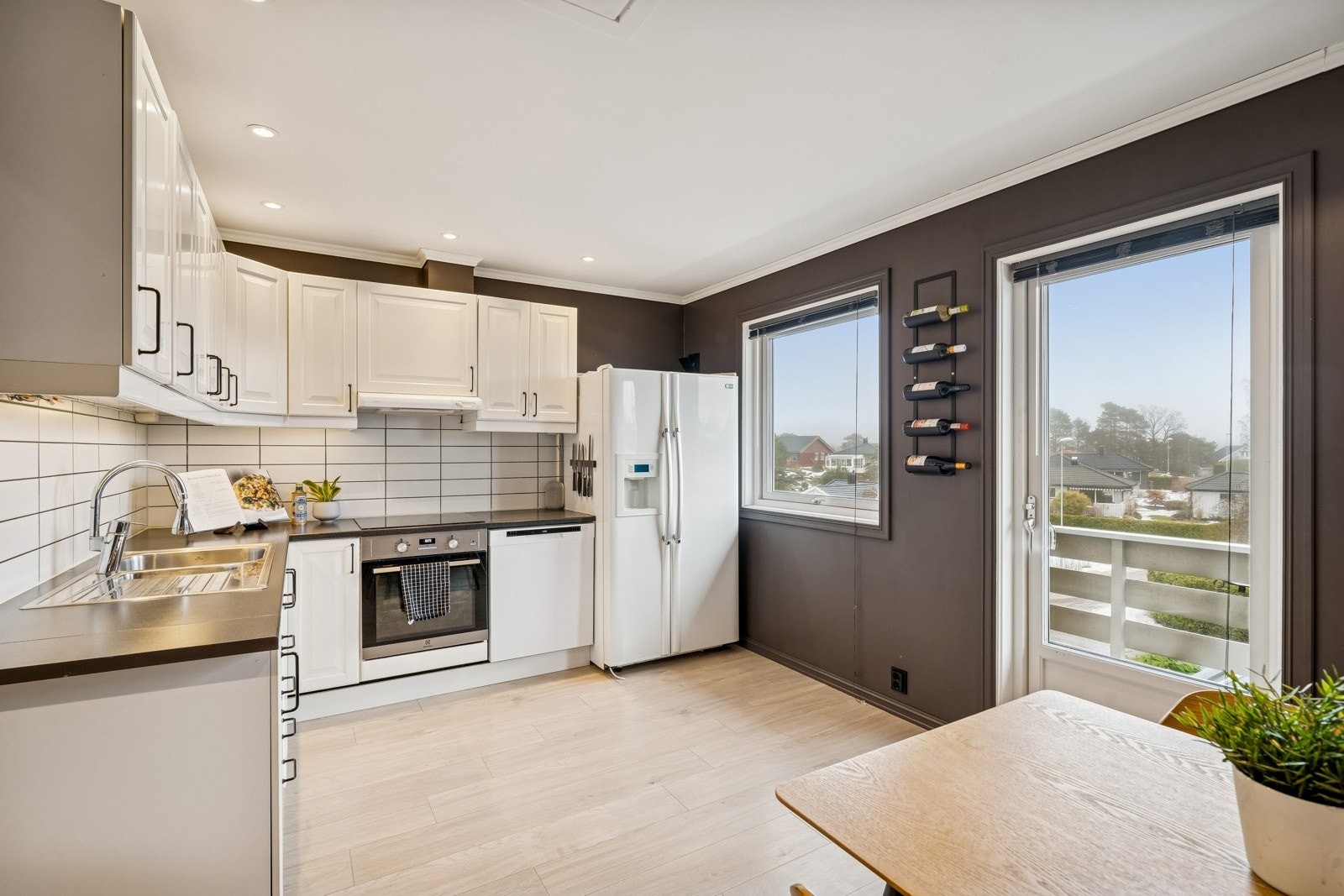 Kjøkken med utgang til balkong Galleribilde