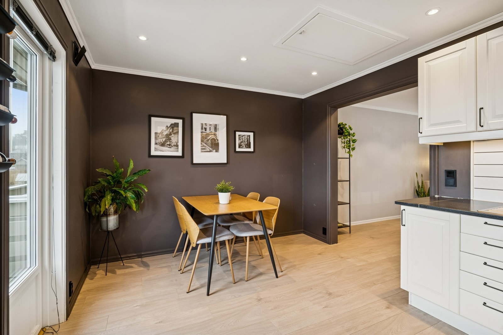 God plass for spisegruppe i kjøkken Galleribilde