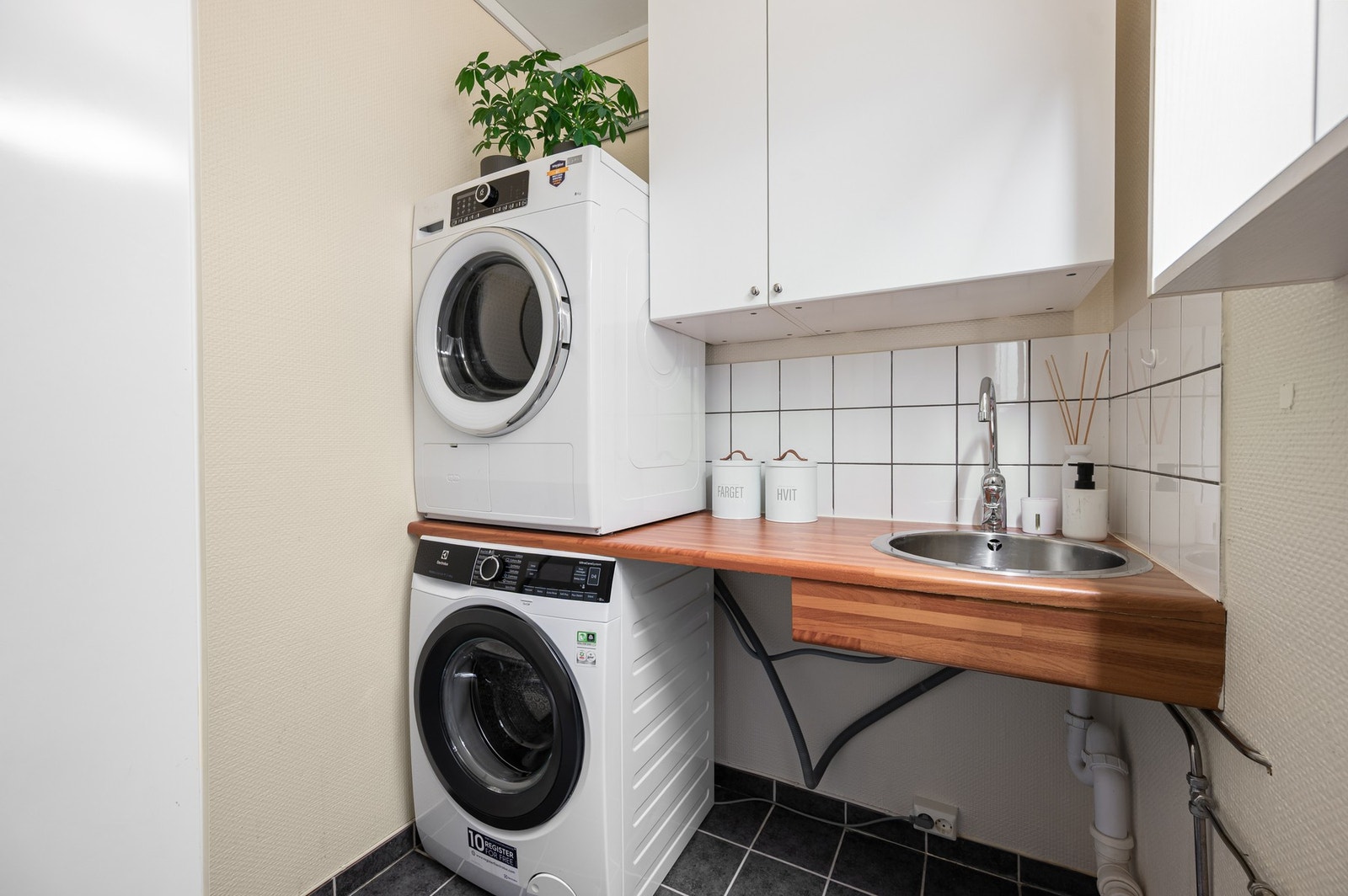 Svært praktisk og plassbesparende med separat vaskerom. Galleribilde