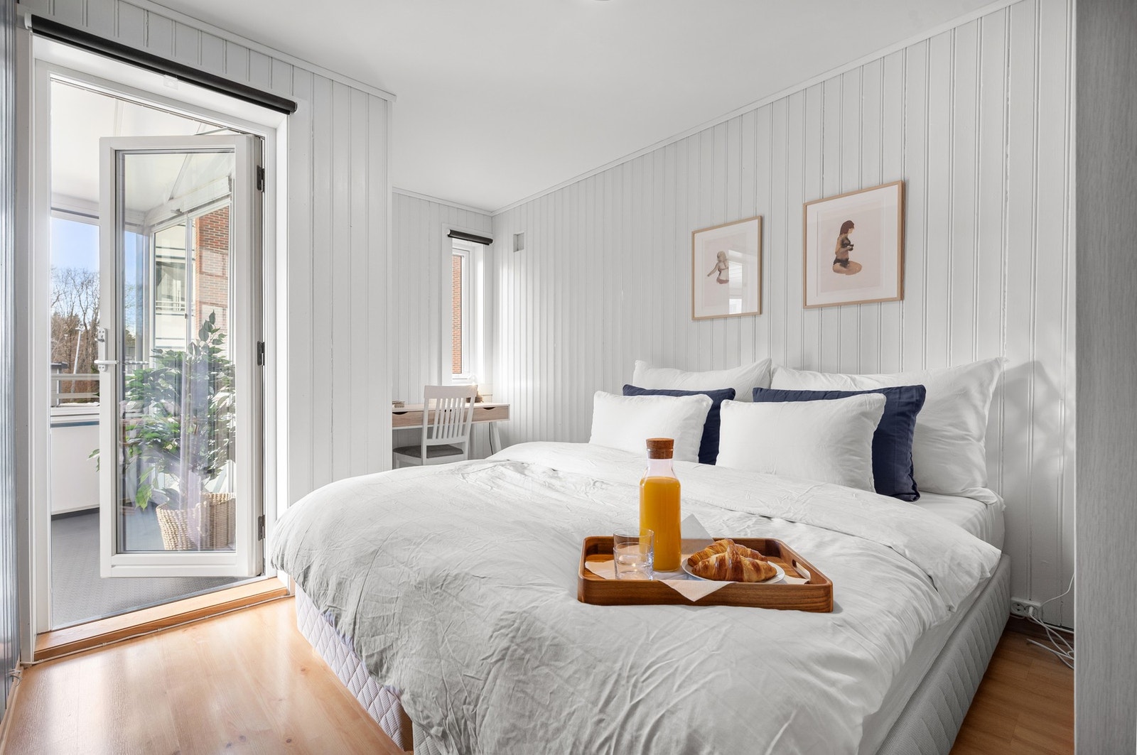 Hovedsoverommet er av godt størrelse på ca. 10m². Privat utgang til balkong. Galleribilde