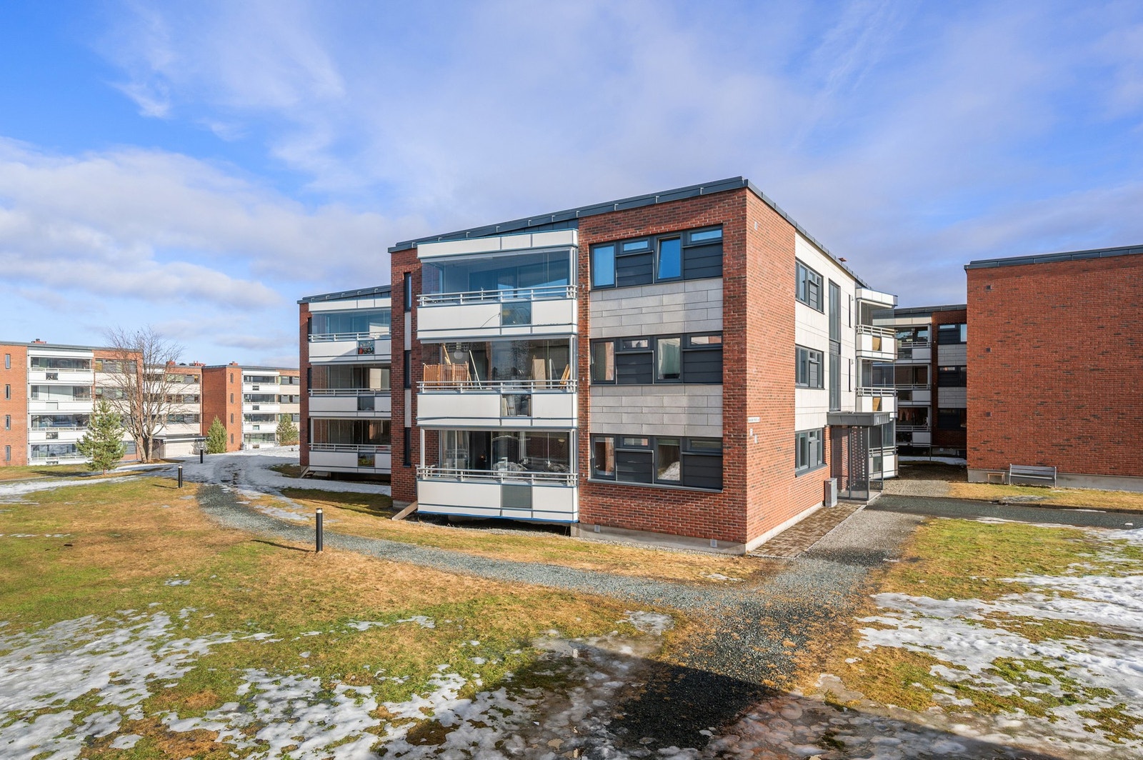 Borettslaget gjennomgikk omfattende renovering i perioden 2017-2020, hvor bl.a alle vinduer ble byttet (3-lags), etterisolering av vegger, drenering, nye uteboder m.m. Galleribilde