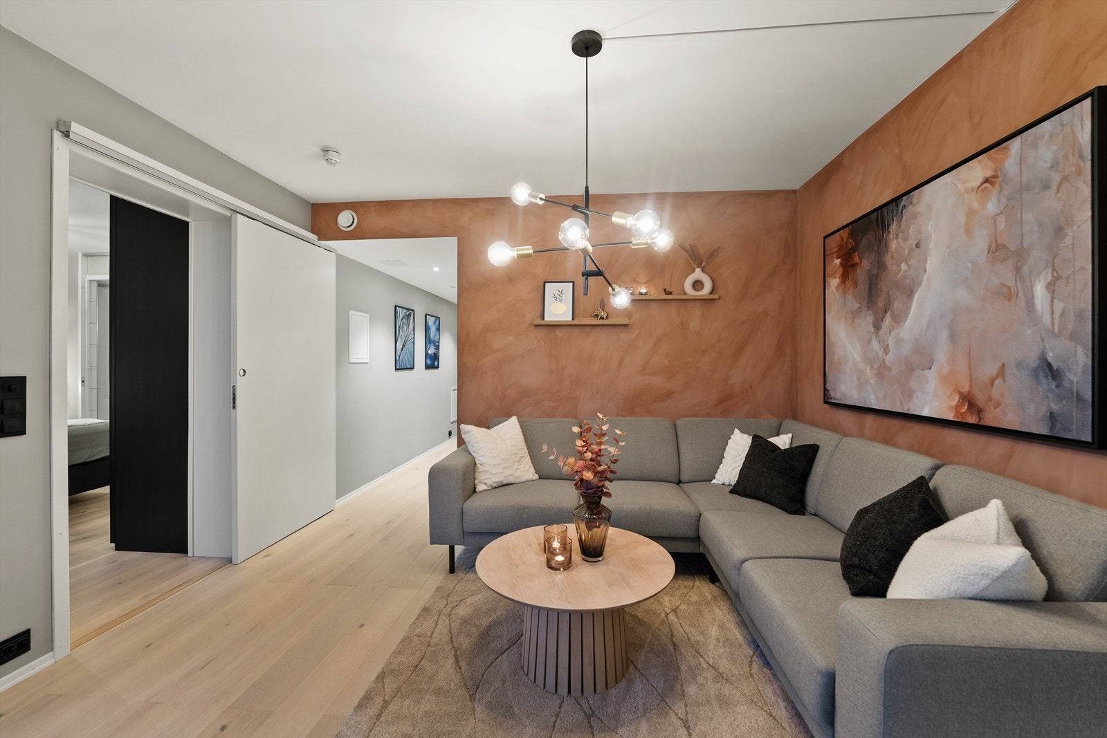 Dette er en lekker 3-roms selveierleilighet med trappefri adkomst og heis til garasjen. Galleribilde