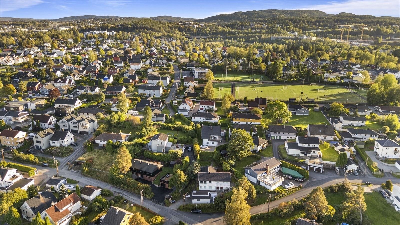 Meget attraktiv beliggenhet på Høybråten i et område som er omkranset av grønne lunger. Galleribilde