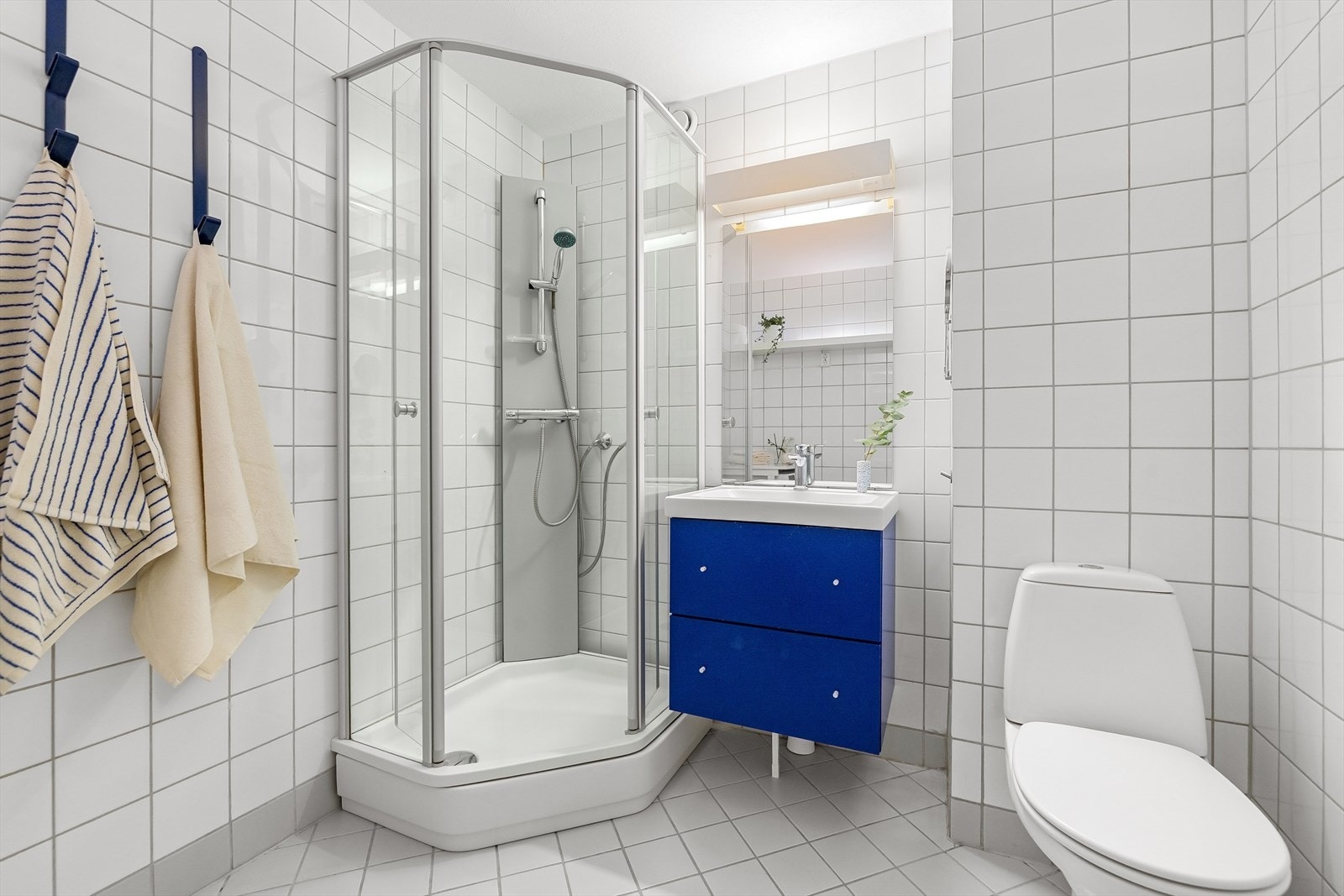 Badet har også elektriske varmekabler i gulvet. Galleribilde