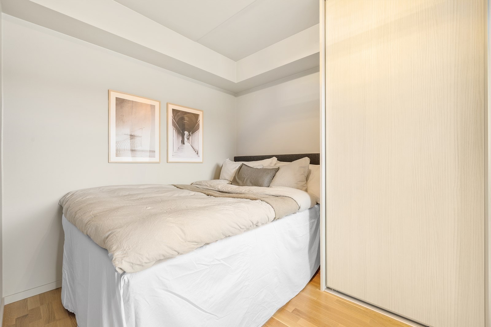 Det praktiske garderobeskapet vil naturligvis følge handelen. Galleribilde