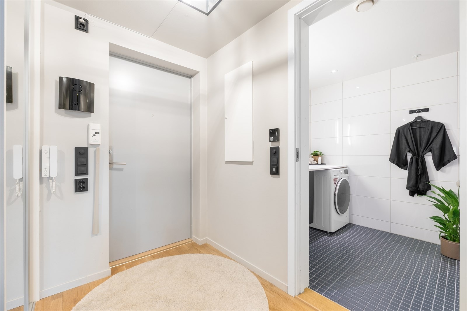 Boligen har kvaliteter som balansert ventilasjon og fjernvarme. Dette sørger for et friskt og godt inneklima hele året rundt. Galleribilde