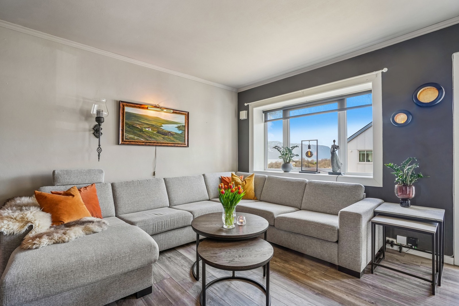 Det er montert solskjerming i vinduer som medfølger i handelen. Galleribilde