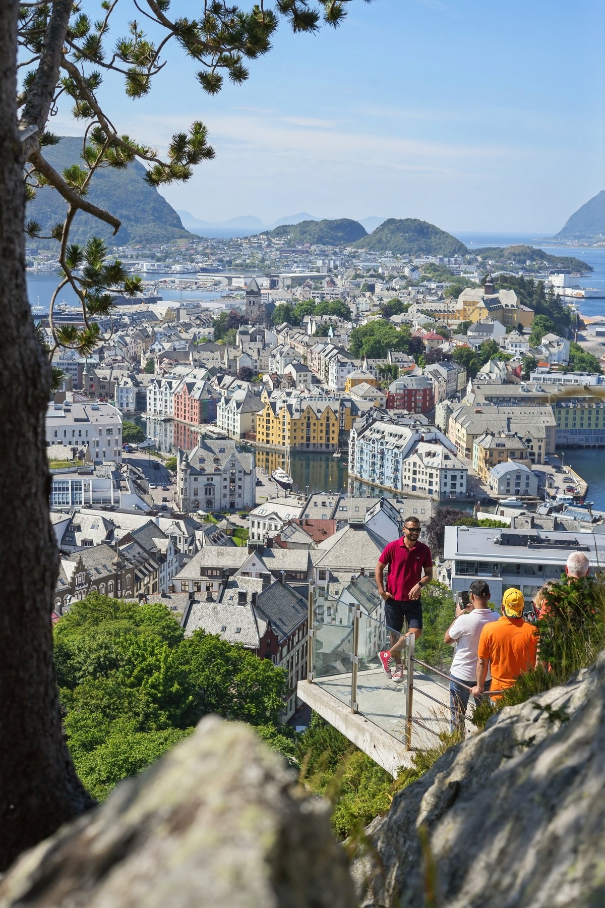 Det er bare få minutter inn sentrum hvor du finner Byparken og trappene opp til fjellstua. Galleribilde
