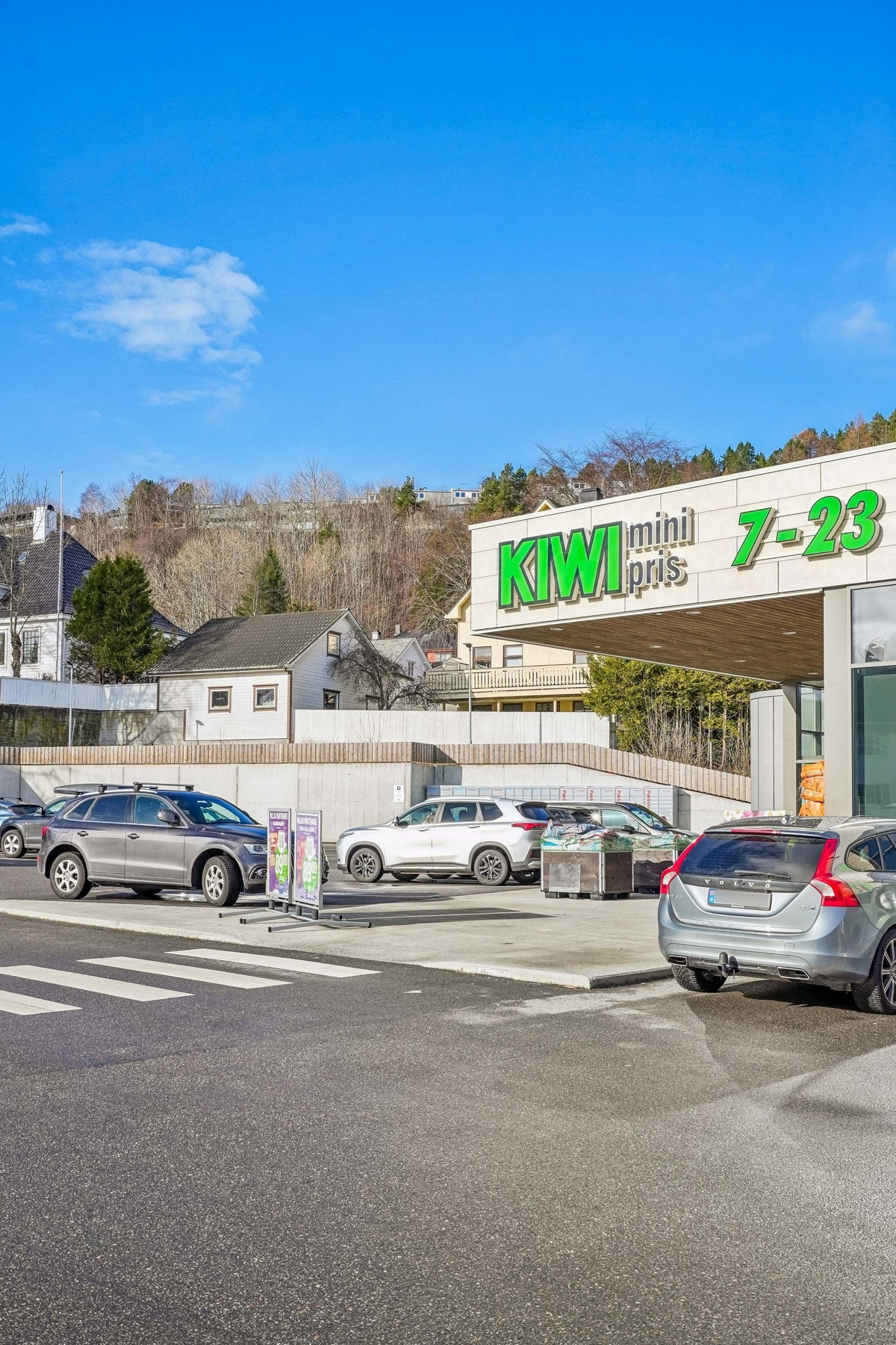 Bare et par minutter til fots kommer du til Kiwi Nørve, busstopp er også like ved. Galleribilde